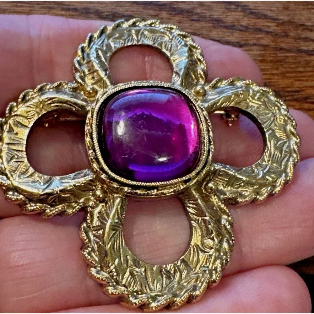 Unbranded ornate gold